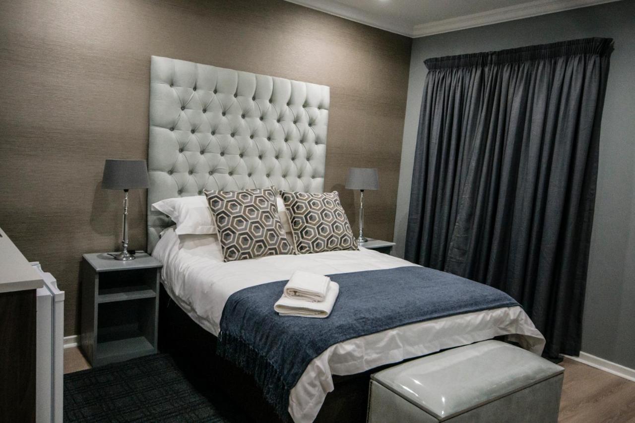 The Royal Guest House Klerksdorp Extérieur photo