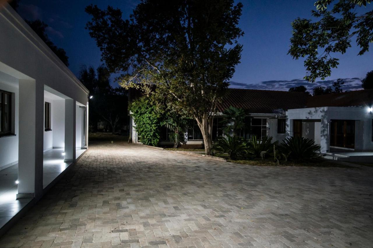 The Royal Guest House Klerksdorp Extérieur photo