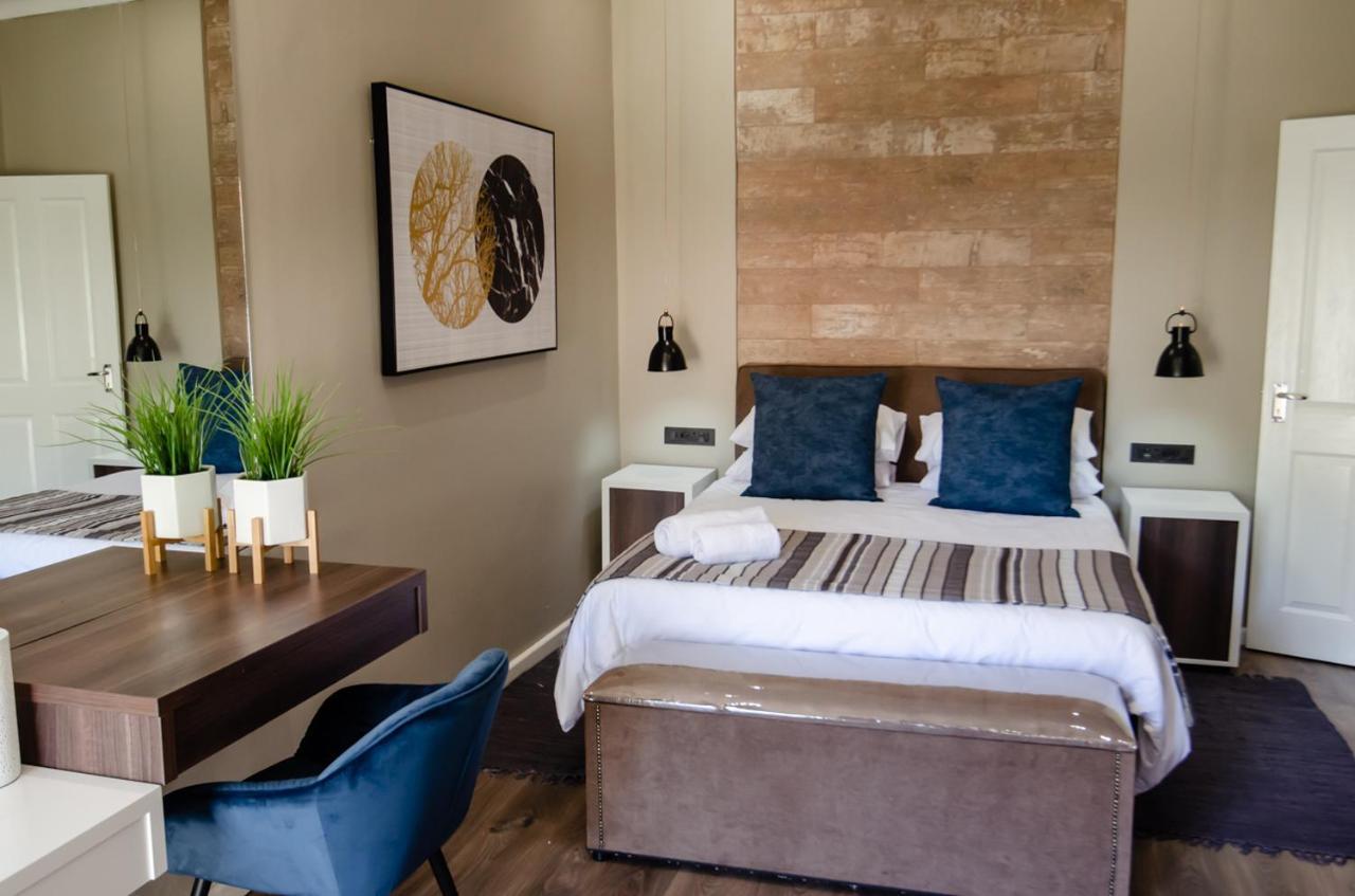 The Royal Guest House Klerksdorp Extérieur photo